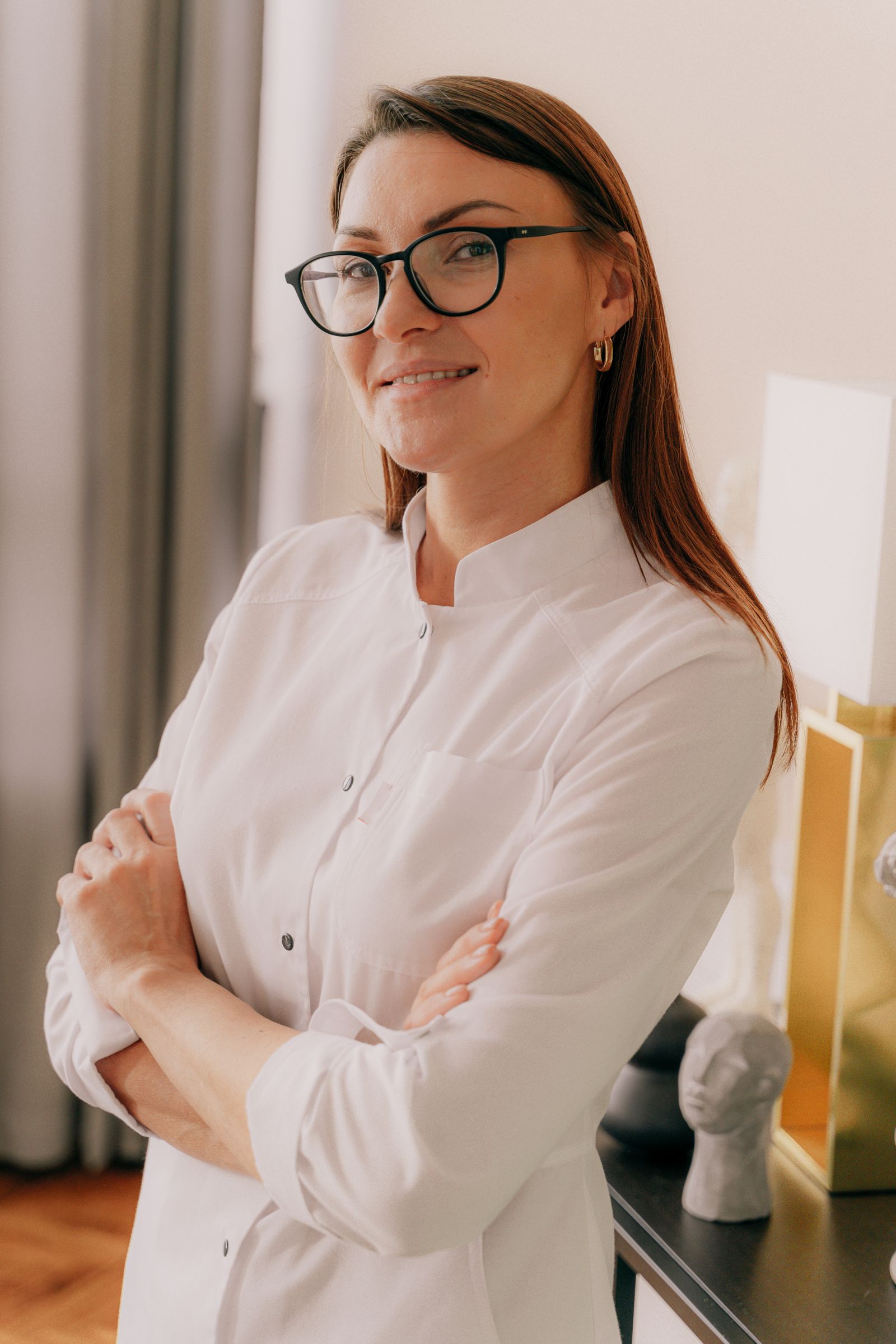 A Medicare advisor at her desk, ready for an appointment